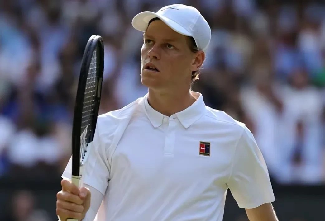 开云体育下载-拉沃尔杯险胜年终总决赛，辛纳高光表现