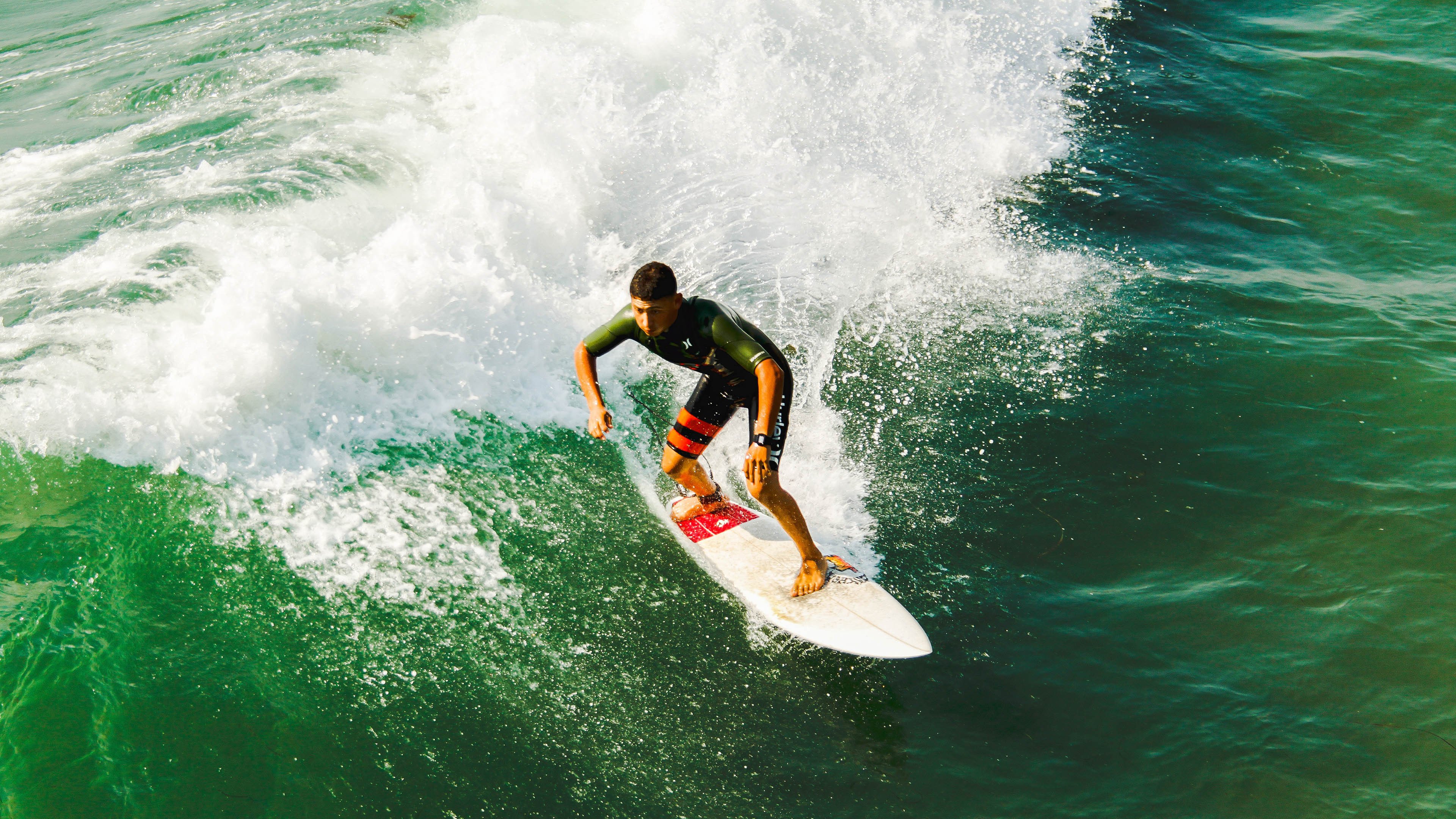 开云下载-奥运周期关键战之夜，克莱关键回合不手软，那记三分，是救赎的弧线
